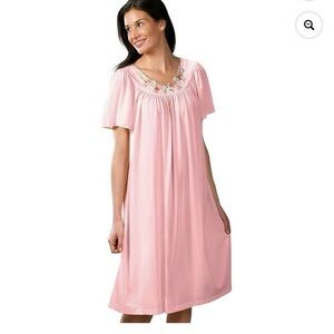 Women's Embroidered Pink Short-Sleeve Nightgown